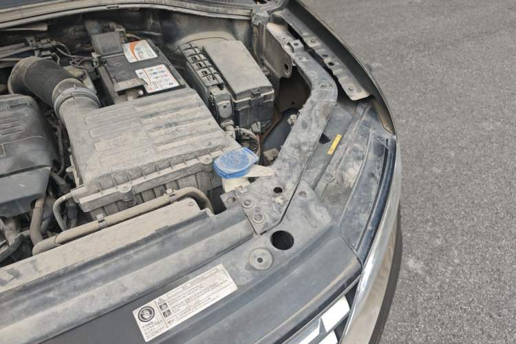 Used Volkswagen Tiguan L 2017 330TSI Automatic Two-Wheel Drive Luxury Edition Engine Bay Left
