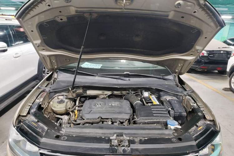 Used Volkswagen Tiguan L 2017 330TSI Automatic Two-Wheel Drive Luxury Edition Engine Bay