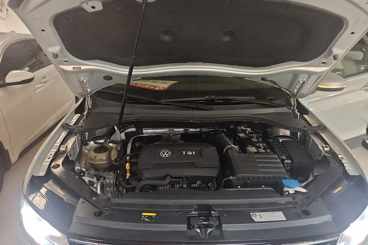 Used Volkswagen Tiguan L 2017 330TSI Automatic Two-Wheel Drive Luxury Edition Engine Bay