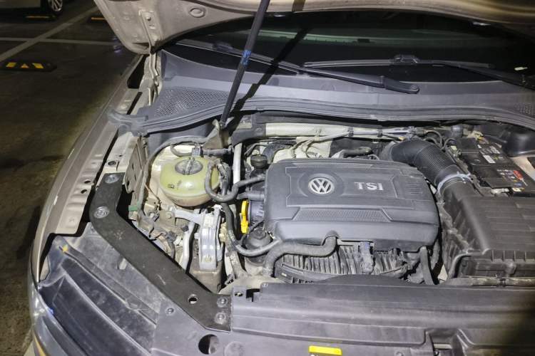 Used Volkswagen Tiguan L 2017 330TSI Automatic Two-Wheel Drive Luxury Edition Engine Bay Right