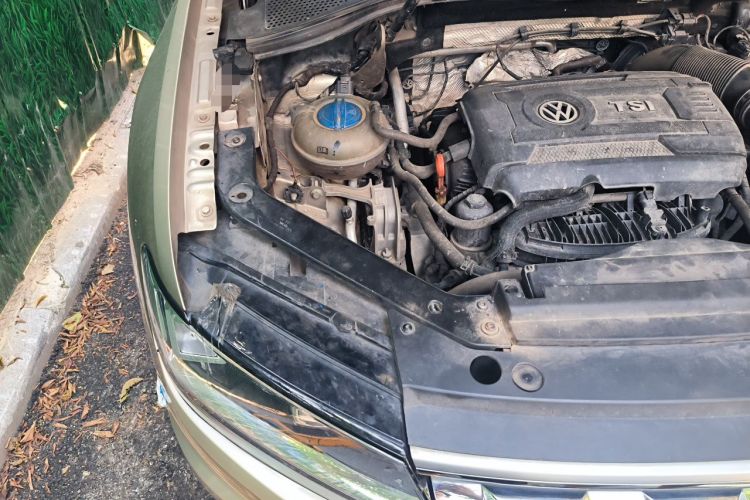 Used Volkswagen Tiguan L 2017 330TSI Automatic Two-Wheel Drive Luxury Edition Engine Bay Right