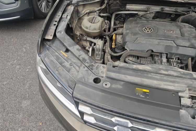 Used Volkswagen Tiguan L 2017 330TSI Automatic Two-Wheel Drive Luxury Edition Engine Bay Right