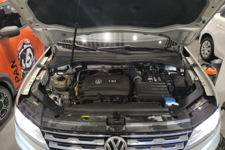 Used Volkswagen Tiguan L 2017 330TSI Automatic Two-Wheel Drive Luxury Edition Engine Bay