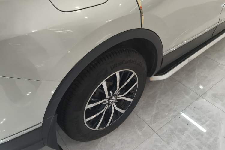 Used Volkswagen Tiguan L 2017 330TSI Automatic Two-Wheel Drive Luxury Edition Exterior 1