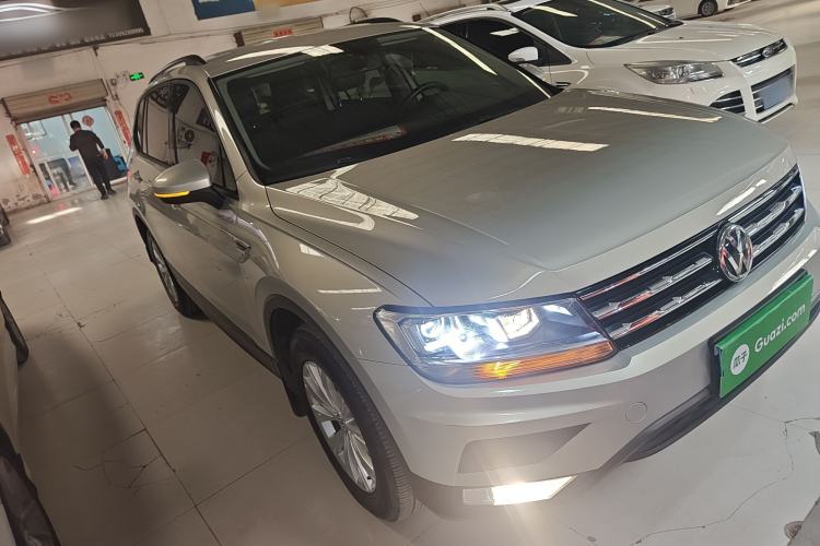 Used Volkswagen Tiguan L 2017 330TSI Automatic Two-Wheel Drive Luxury Edition Exterior 1