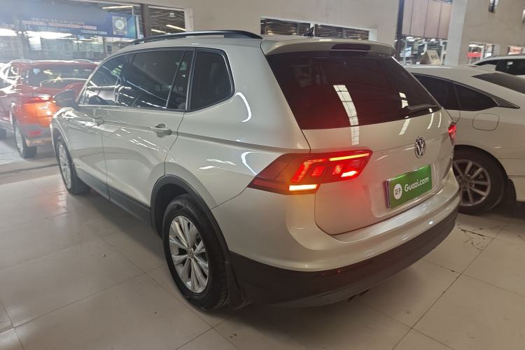 Used Volkswagen Tiguan L 2017 330TSI Automatic Two-Wheel Drive Luxury Edition Exterior 2
