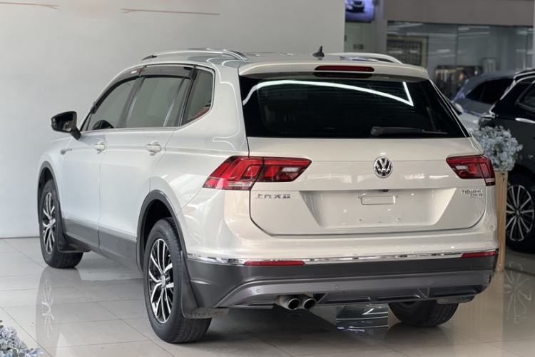 Used Volkswagen Tiguan L 2017 330TSI Automatic Two-Wheel Drive Luxury Edition Exterior 4
