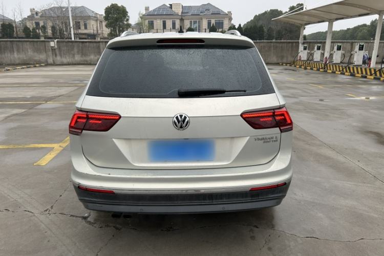 Used Volkswagen Tiguan L 2017 330TSI Automatic Two-Wheel Drive Flagship Edition Exterior 4