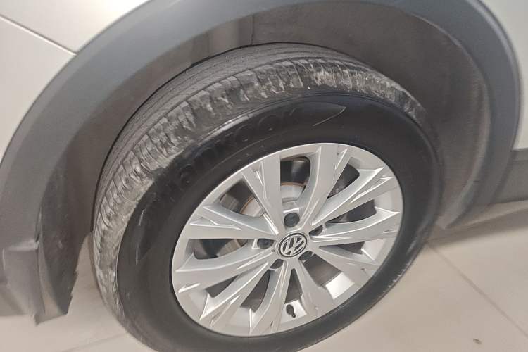 Used Volkswagen Tiguan L 2017 330TSI Automatic Two-Wheel Drive Luxury Edition Exterior 5