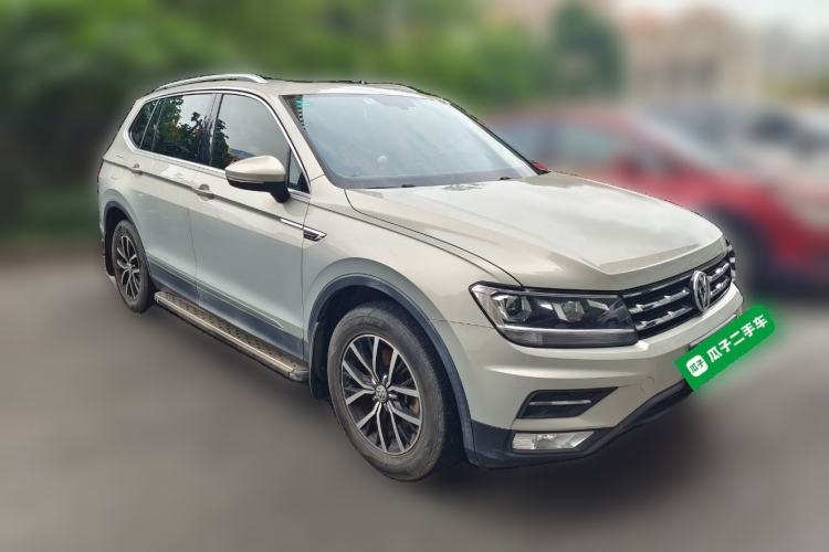 Used Volkswagen Tiguan L 2017 330TSI Automatic Two-Wheel Drive Luxury Edition Front Right 45 Deg