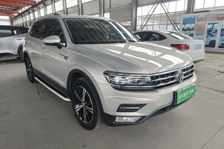 Used Volkswagen Tiguan L 2017 380TSI Automatic All-Wheel-Drive Luxury Edition Front Right 45 Deg
