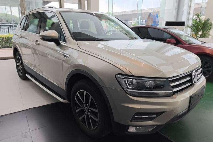 Used Volkswagen Tiguan L 2017 330TSI Automatic Two-Wheel Drive Luxury Edition Front Right 45 Deg