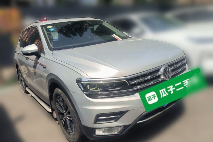 Used Volkswagen Tiguan L 2017 380TSI Automatic All-Wheel-Drive Luxury Edition Front Right 45 Deg