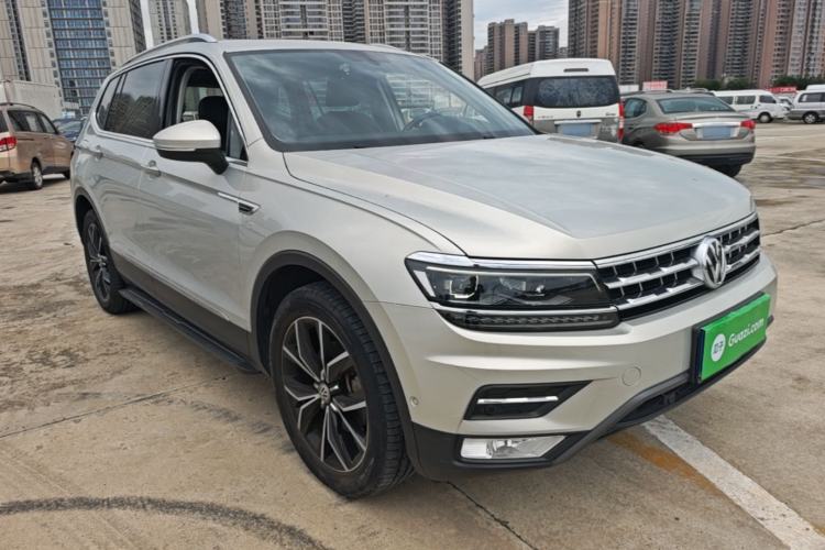 Used Volkswagen Tiguan L 2017 330TSI Automatic Two-Wheel Drive Flagship Edition Front Right 45 Deg