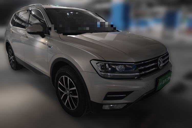 Used Volkswagen Tiguan L 2017 330TSI Automatic Two-Wheel Drive Comfort Edition Front Right 45 Deg