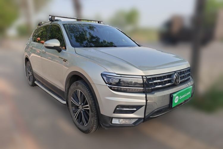 Used Volkswagen Tiguan L 2017 380TSI Automatic All-Wheel-Drive Luxury Edition Front Right 45 Deg