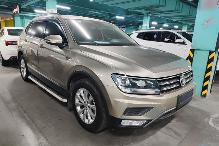 Used Volkswagen Tiguan L 2017 330TSI Automatic Two-Wheel Drive Luxury Edition Front Right 45 Deg