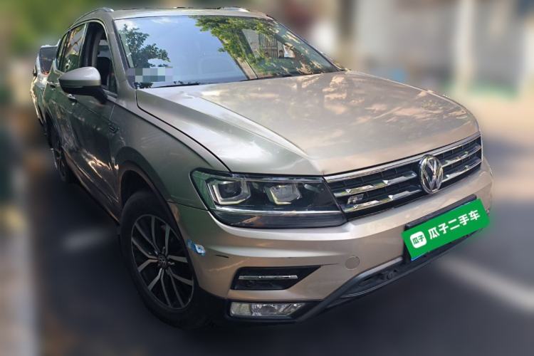 Used Volkswagen Tiguan L 2017 330TSI Automatic Two-Wheel Drive Luxury Edition Front Right 45 Deg
