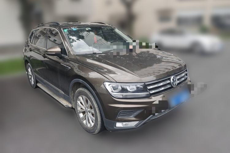 Used Volkswagen Tiguan L 2017 330TSI Automatic Two-Wheel Drive Luxury Edition Front Right 45 Deg