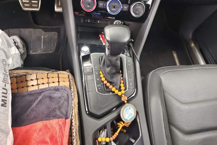 Used Volkswagen Tiguan L 2017 330TSI Automatic Two-Wheel Drive Luxury Edition Gear Lever