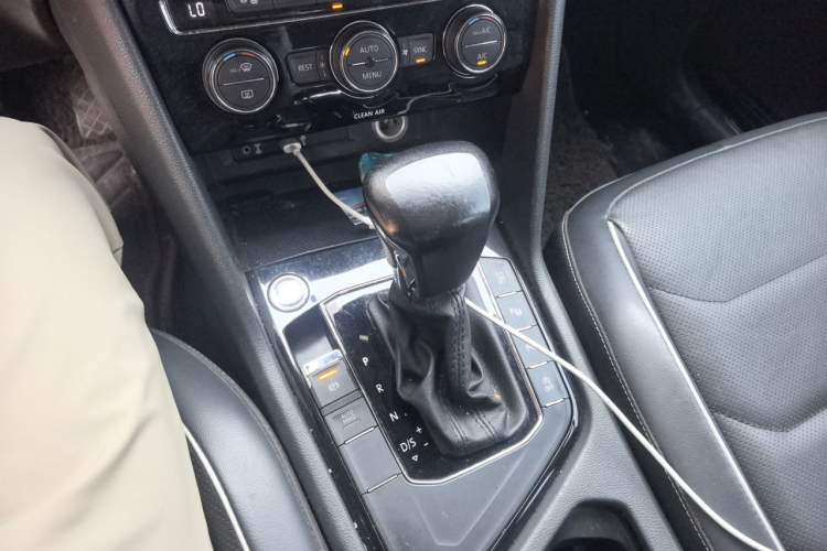 Used Volkswagen Tiguan L 2017 330TSI Automatic Two-Wheel Drive Flagship Edition Gear Lever