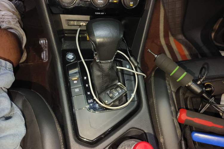 Used Volkswagen Tiguan L 2017 330TSI Automatic Two-Wheel Drive Luxury Edition Gear Lever