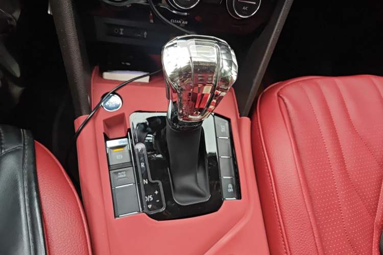 Used Volkswagen Tiguan L 2017 330TSI Automatic Two-Wheel Drive Luxury Edition Gear Lever