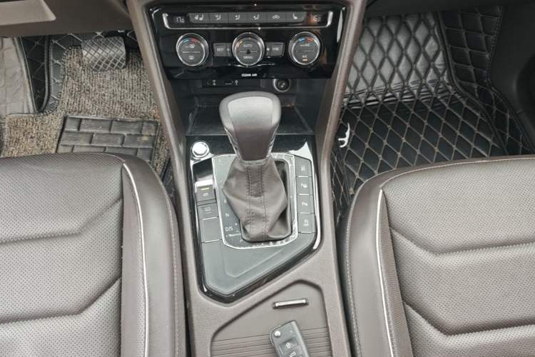 Used Volkswagen Tiguan L 2017 330TSI Automatic Two-Wheel Drive Flagship Edition Gear Lever