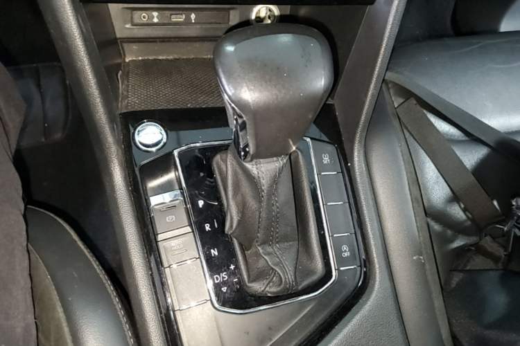 Used Volkswagen Tiguan L 2017 330TSI Automatic Two-Wheel Drive Comfort Edition Gear Lever