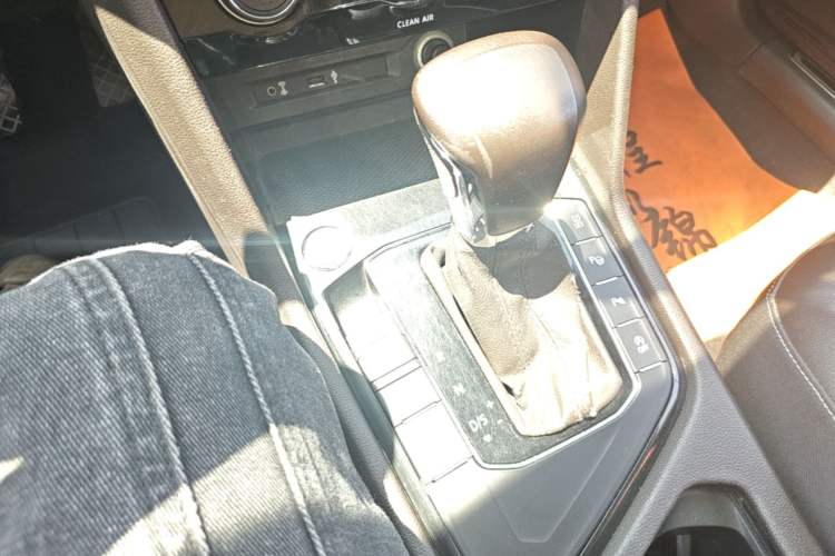 Used Volkswagen Tiguan L 2017 330TSI Automatic Two-Wheel Drive Flagship Edition Gear Lever