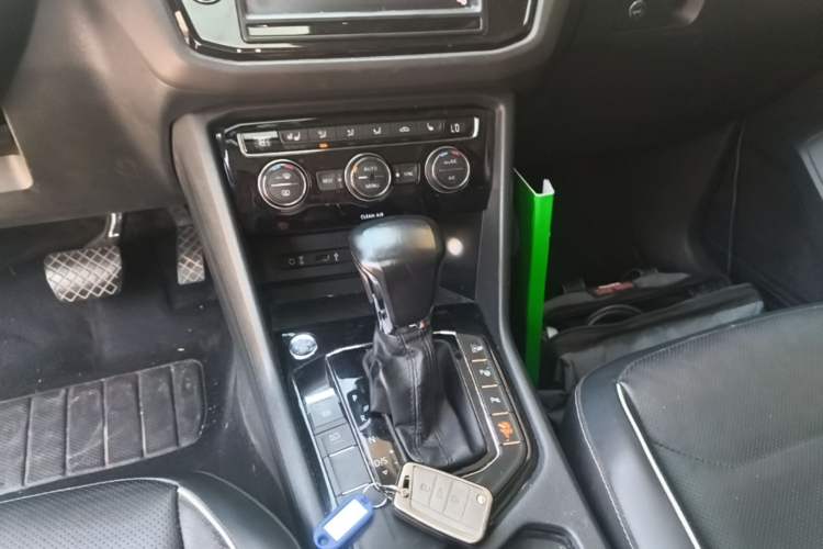 Used Volkswagen Tiguan L 2017 330TSI Automatic Two-Wheel Drive Flagship Edition Gear Lever