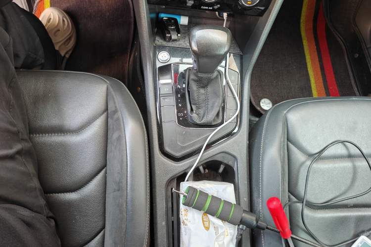 Used Volkswagen Tiguan L 2017 330TSI Automatic Two-Wheel Drive Comfort Edition Gear Lever