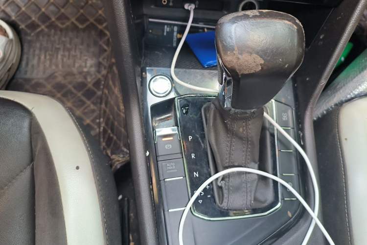 Used Volkswagen Tiguan L 2017 330TSI Automatic Two-Wheel Drive Luxury Edition Gear Lever