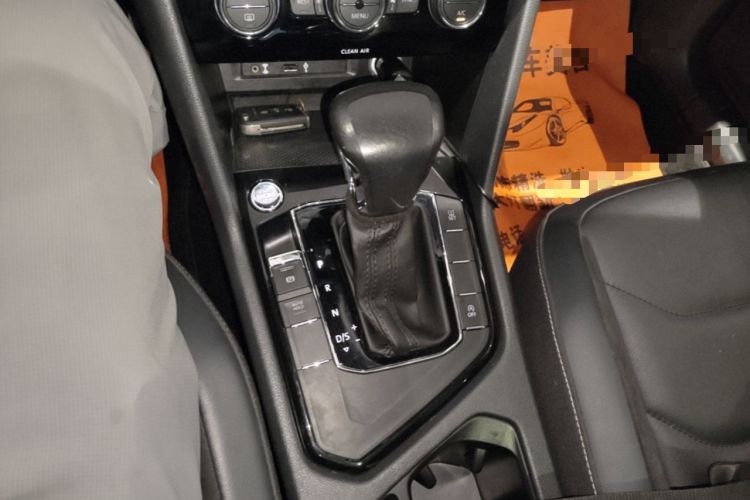 Used Volkswagen Tiguan L 2017 330TSI Automatic Two-Wheel Drive Luxury Edition Gear Lever