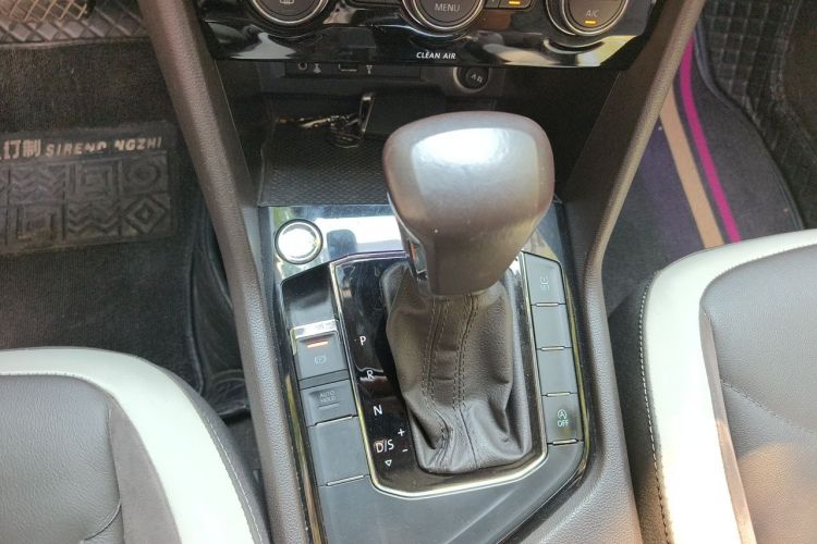 Used Volkswagen Tiguan L 2017 330TSI Automatic Two-Wheel Drive Luxury Edition Gear Lever