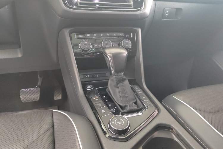 Used Volkswagen Tiguan L 2017 380TSI Automatic All-Wheel-Drive Flagship Edition Gear Lever