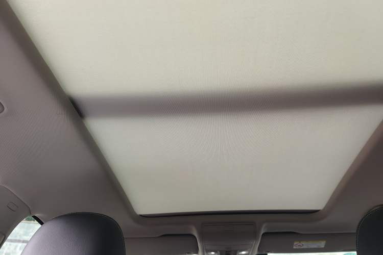 Used Volkswagen Tiguan L 2017 330TSI Automatic Two-Wheel Drive Luxury Edition Headliner