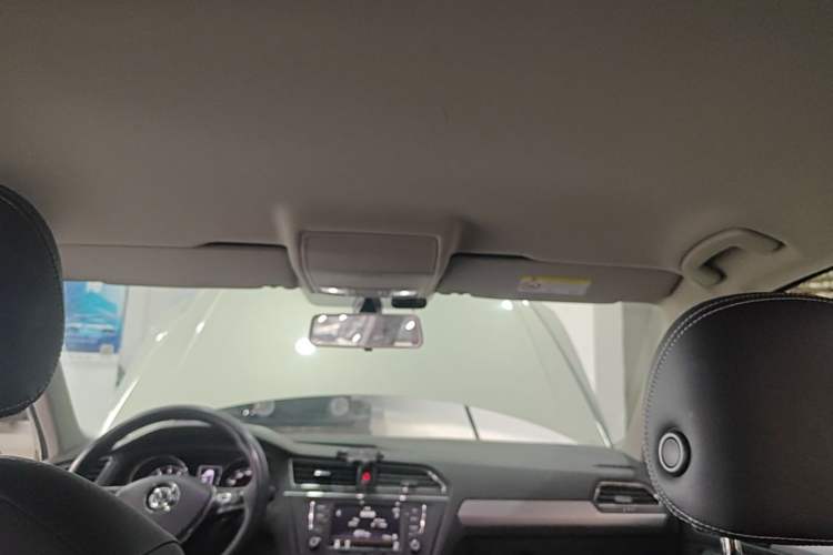 Used Volkswagen Tiguan L 2017 330TSI Automatic Two-Wheel Drive Luxury Edition Headliner