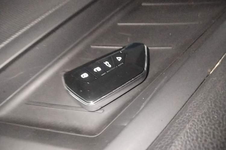 Used Volkswagen Tiguan L 2017 330TSI Automatic Two-Wheel Drive Luxury Edition Interior 1