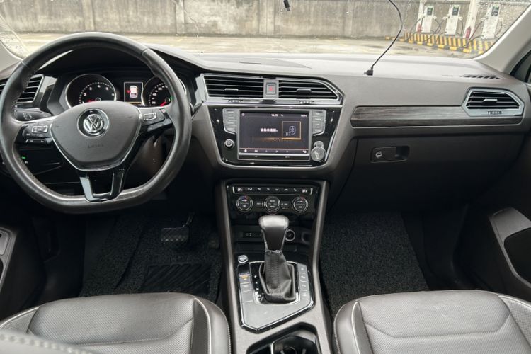 Used Volkswagen Tiguan L 2017 330TSI Automatic Two-Wheel Drive Flagship Edition Interior 1