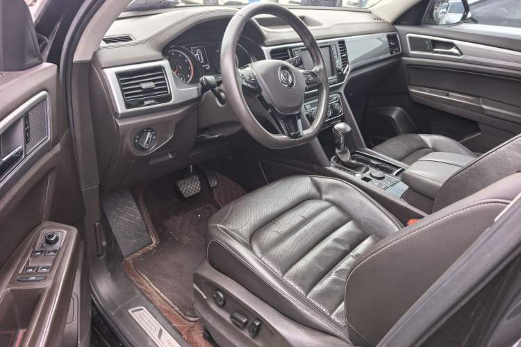 Used Volkswagen Tiguan L 2017 330TSI Automatic Two-Wheel Drive Luxury Edition Interior 3