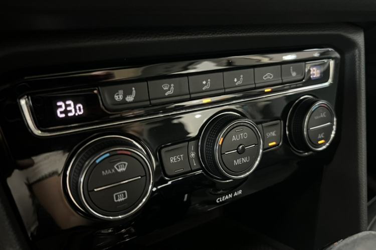 Used Volkswagen Tiguan L 2017 330TSI Automatic Two-Wheel Drive Luxury Edition Interior 5