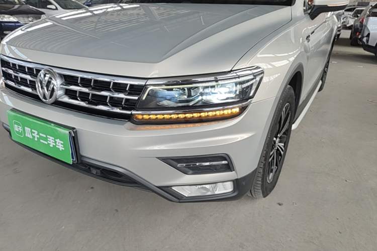 Used Volkswagen Tiguan L 2017 380TSI Automatic All-Wheel-Drive Luxury Edition Left Front Headlight