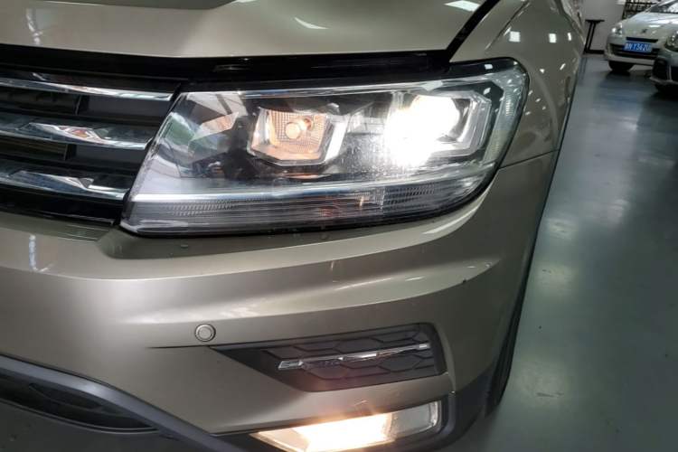 Used Volkswagen Tiguan L 2017 330TSI Automatic Two-Wheel Drive Comfort Edition Left Front Headlight