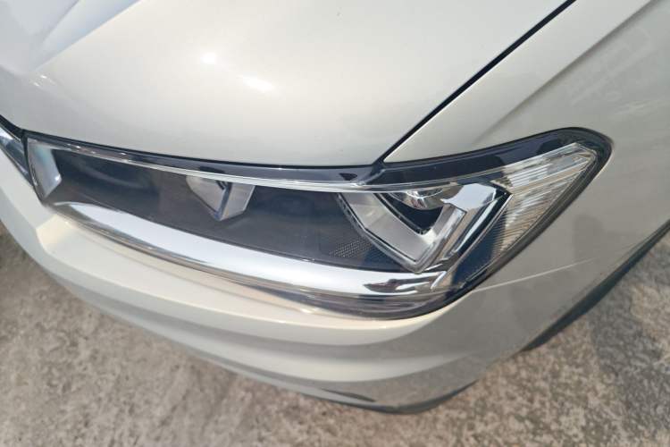 Used Volkswagen Tiguan L 2017 330TSI Automatic Two-Wheel Drive Luxury Edition Left Front Headlight