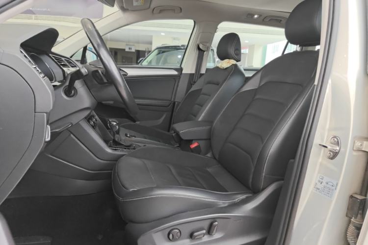 Used Volkswagen Tiguan L 2017 330TSI Automatic Two-Wheel Drive Luxury Edition Left Front Seat
