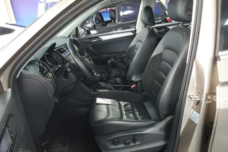 Used Volkswagen Tiguan L 2017 330TSI Automatic Two-Wheel Drive Comfort Edition Left Front Seat