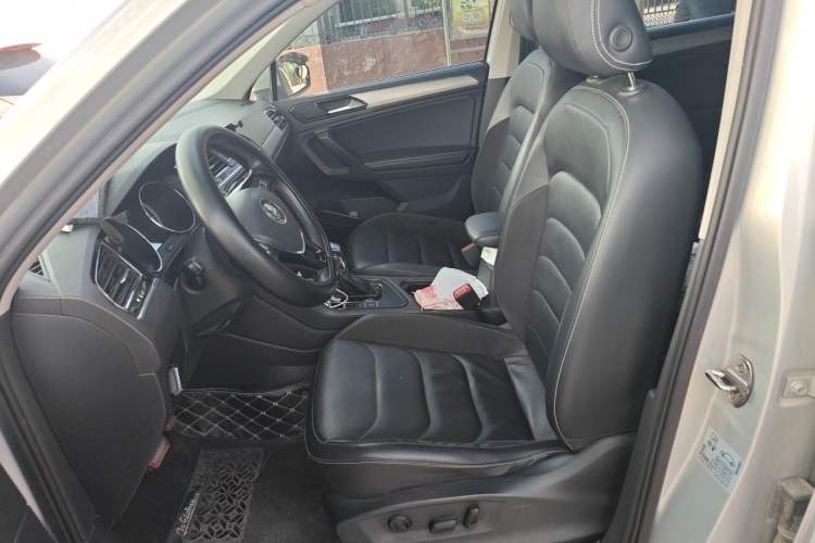 Used Volkswagen Tiguan L 2017 380TSI Automatic All-Wheel-Drive Luxury Edition Left Front Seat