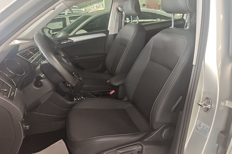 Used Volkswagen Tiguan L 2017 330TSI Automatic Two-Wheel Drive Luxury Edition Left Front Seat