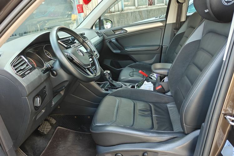 Used Volkswagen Tiguan L 2017 330TSI Automatic Two-Wheel Drive Comfort Edition Left Front Seat